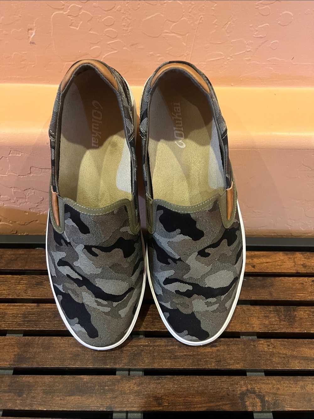 Men’s OluKai size 10